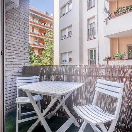 The White Flats Les Corts