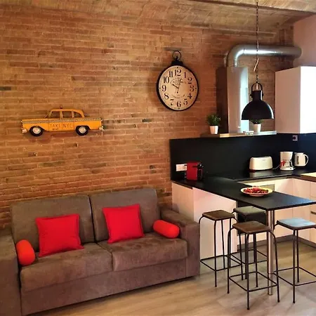 Lovely & Bright Vila Olimpica Beach Apartment *