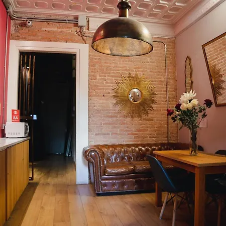 Cosmopolitan Boutique Rambla Гостевой дом Барселона
