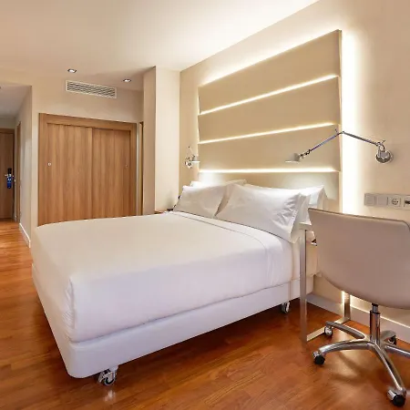Nh Les Corts Отель Барселона