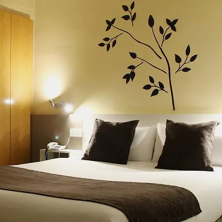 Hotel Travessera 2*