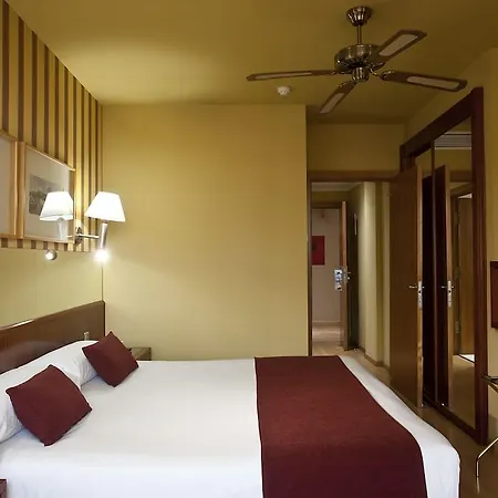 Ilunion Les Corts Spa Отель