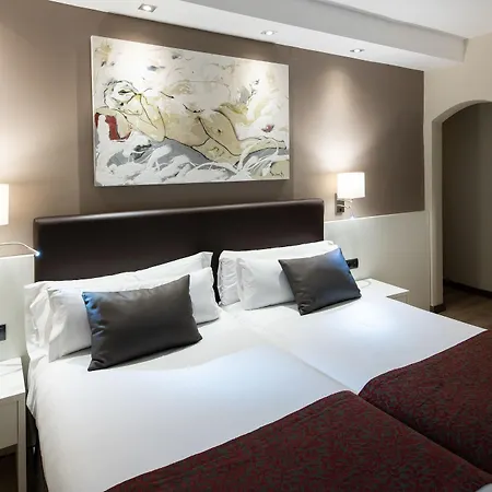 Otel Catalonia Castellnou 3*