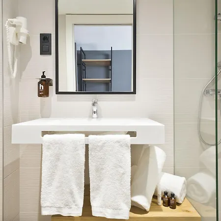 Acta Voraport Hotel 3*