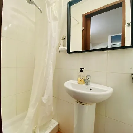 011 Apartamento 1 3 *