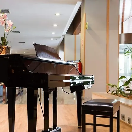 Отель Ilunion Les Corts Spa