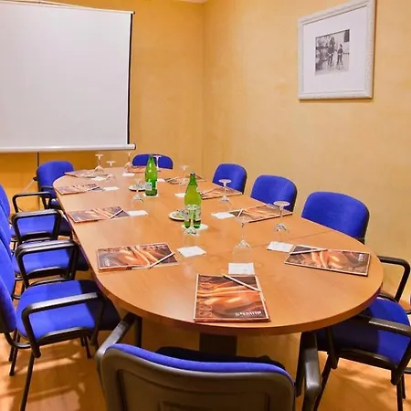 Ilunion Les Corts Spa Отель