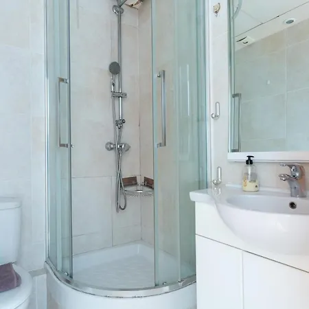 Aparteasy - Turo Park With Lovely Balcony