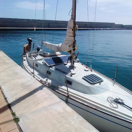 Botel Swan