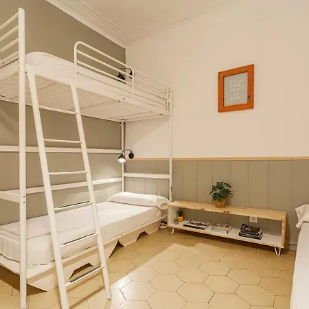 Bird House Hostal *