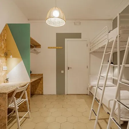 Hostal Bird House *