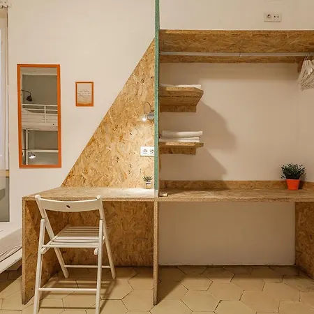 Bird House Hostal *