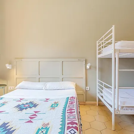 Bird House Hostal *
