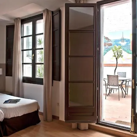 Aspasios Plaza Real Apartment *