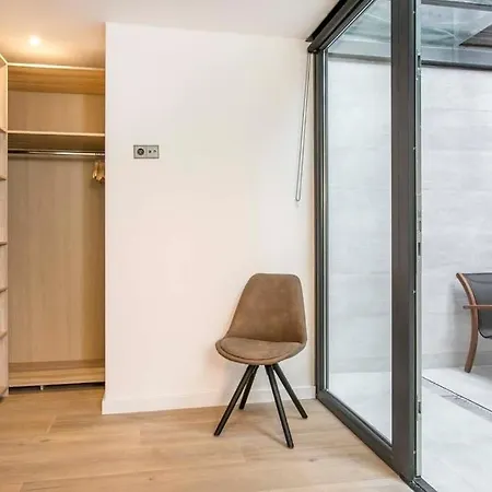 Amazing 3 Bedroom With Indoor Pool Apartment Barcelona