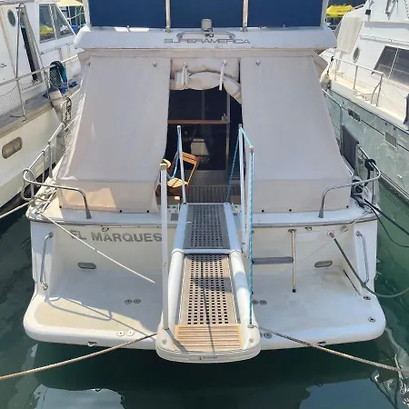Botel Barco El Marques