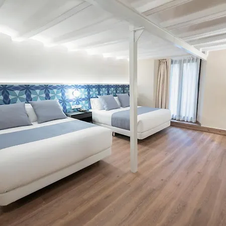 Отель Hesperia Barri Gotic 3*