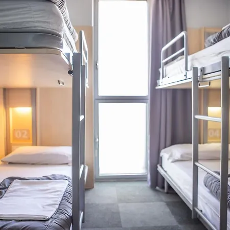 Urbany Hostel *