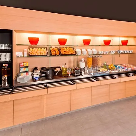 Ibis Plaza Glories 22@ Otel 2*