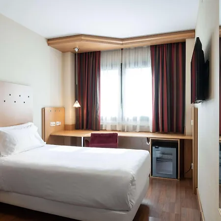 Hotel Catalonia La Maquinista 4*