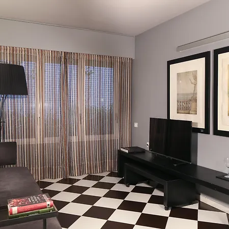 Hotel Gran Derby Suites, A Small Luxury Of The World Barcellona