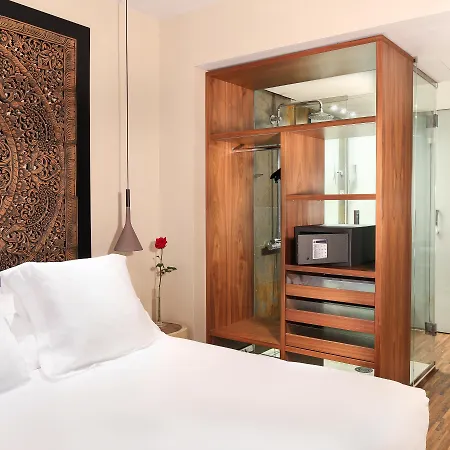 Hotel Gran Derby Suites, A Small Luxury Of The World Barcellona