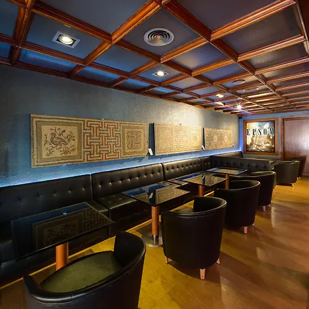 Hotel Gran Derby Suites, A Small Luxury Of The World Barcellona