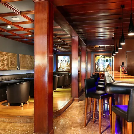 Hotel Gran Derby Suites, A Small Luxury Of The World Barcellona