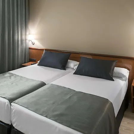 Otel Catalonia Castellnou 3*