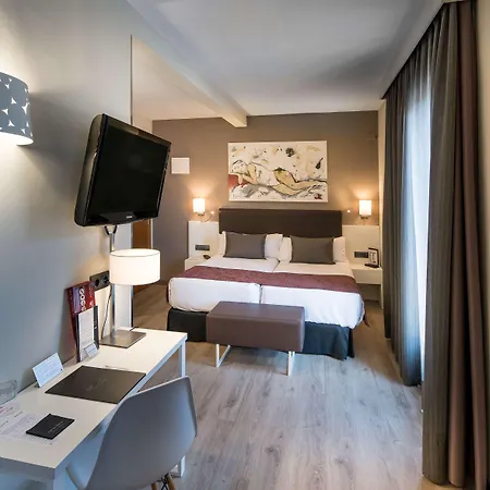 Otel Catalonia Castellnou 3*
