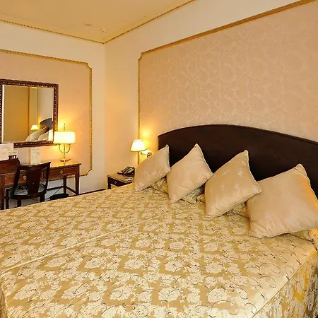 Roger De Lluria Hotel