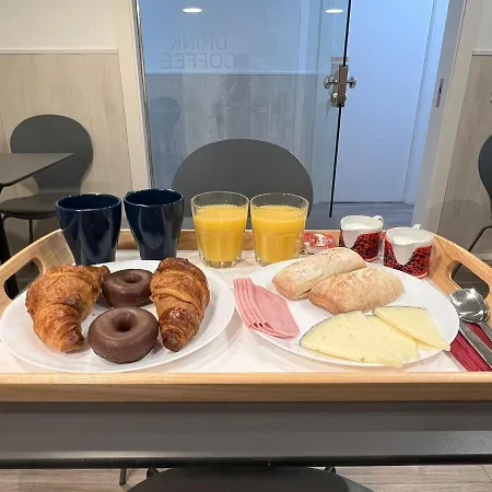 ضيافة هوستال لايف 2* برشلونة