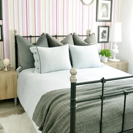Chic & Cheap Apartment Barcelona