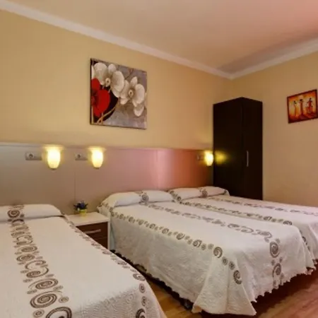 Konukevi Hostal Barcelona Barselona
