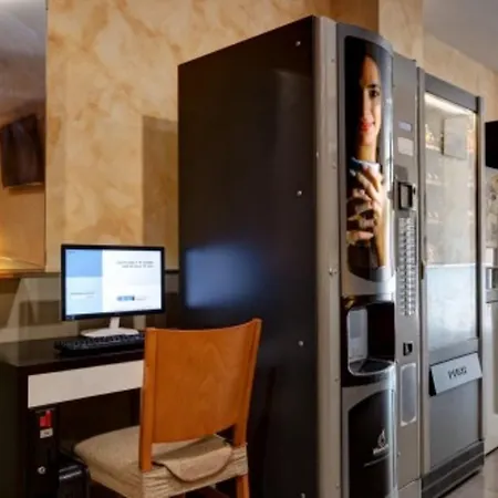 Konukevi Hostal Barcelona 2*