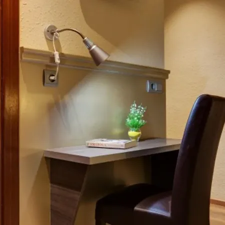Konukevi Hostal Barcelona