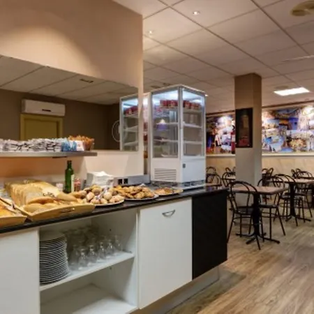 Hostal Barcelona Konukevi 2*