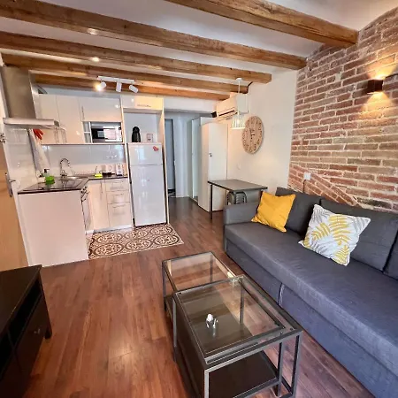 Apartamento Sagrada Familia- Excelente Ubicación *