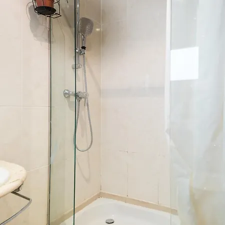 Apartment Eixample 4 *