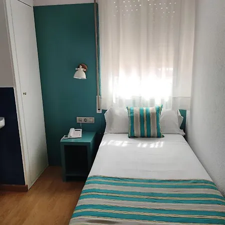 Pensjonat Yomo Bcn Port 2*