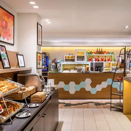 Ibis Styles Centre 2*