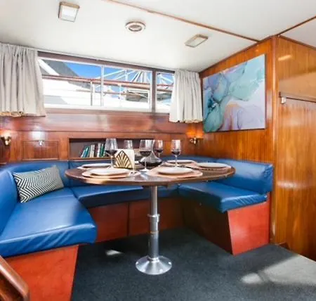 Charming Boat In Barcelona - Perfect Getaway