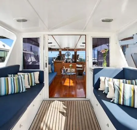 Charming Boat In Barcelona - Perfect Getaway Botel *
