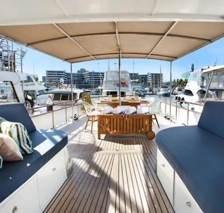 Charming Boat In Barcelona - Perfect Getaway *