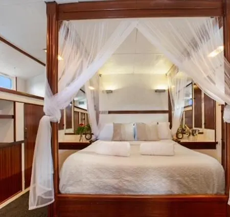 Charming Boat In Barcelona - Perfect Getaway * Sant Adria de Besos