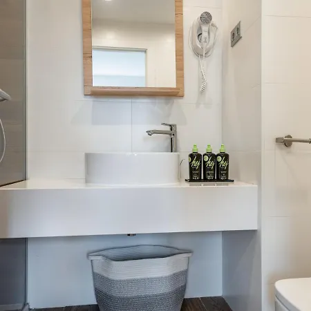 Limehome Carrer De Fontcoberta - Digital Access Hotel Barcelone