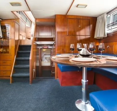 Charming Boat In Barcelona - Perfect Getaway Botel *