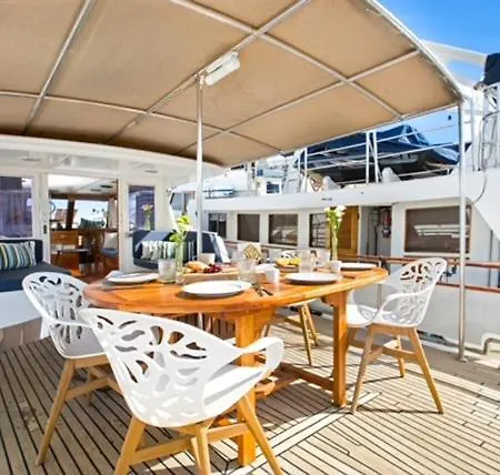 Charming Boat In Barcelona - Perfect Getaway Sant Adria de Besos