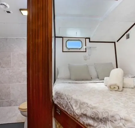 Charming Boat In Barcelona - Perfect Getaway *