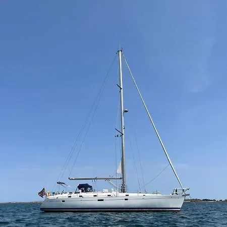 Beautiful And Comfortable Sailboat With Secure Parking Available Botel *